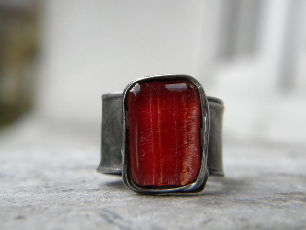 Roman Ancient Ring ;) paski na czerwieni Beata Trotter
