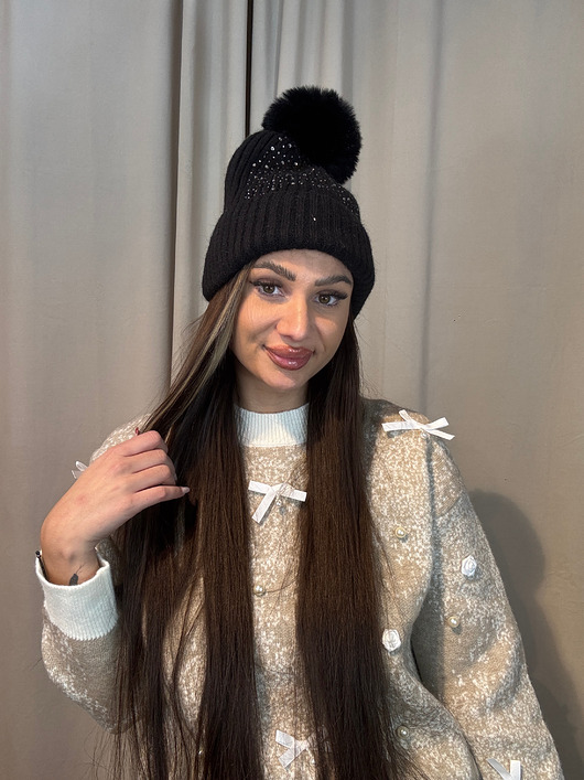 ubrania różne Czapka z kamieniami ozdobnymi