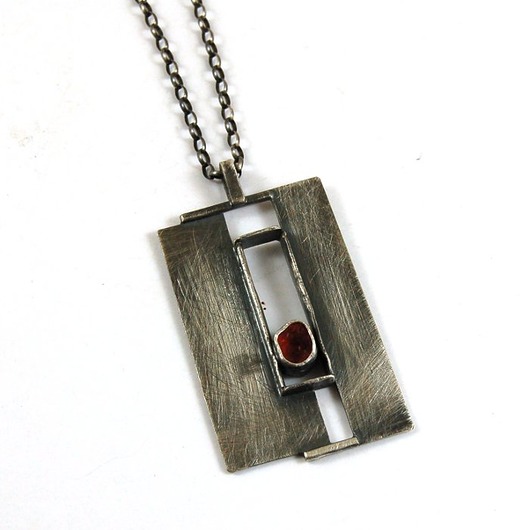 surowy spinel mzstudio