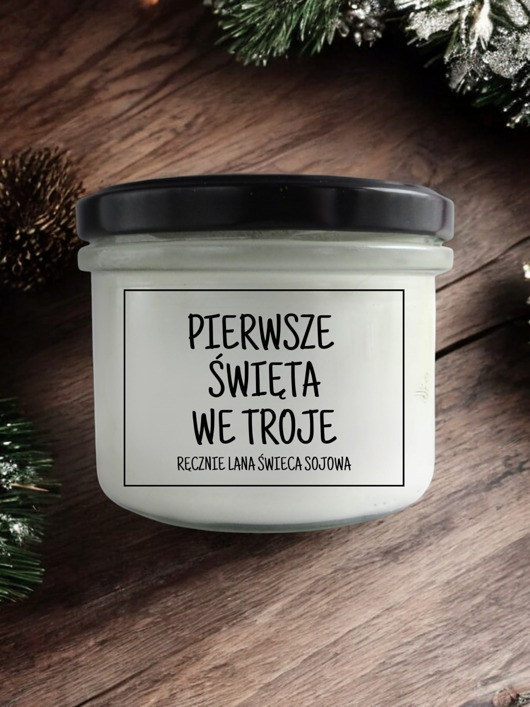 świece zapachowe Świeca sojowa PIERWSZE ŚWIĘTA WE TROJE  235 ml