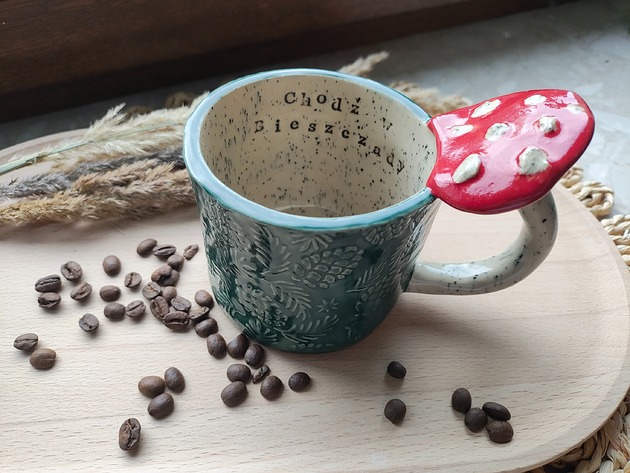 kubki Ceramiczny kubek handmade z napisem " Chodź w Bieszczady" i muchomorem