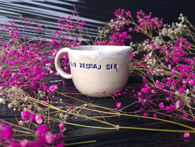 kubki Kubek ceramicznyz napisem "Nie zesraj się"