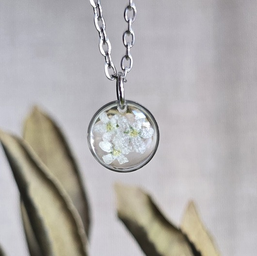 wisiory Unikatowe białe niezapominajki wisiorek zawieszka kwiaty