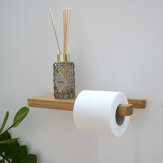 dodatki - łazienka - różne Minimalistyczny uchwyt  na papier toaletowy z półką