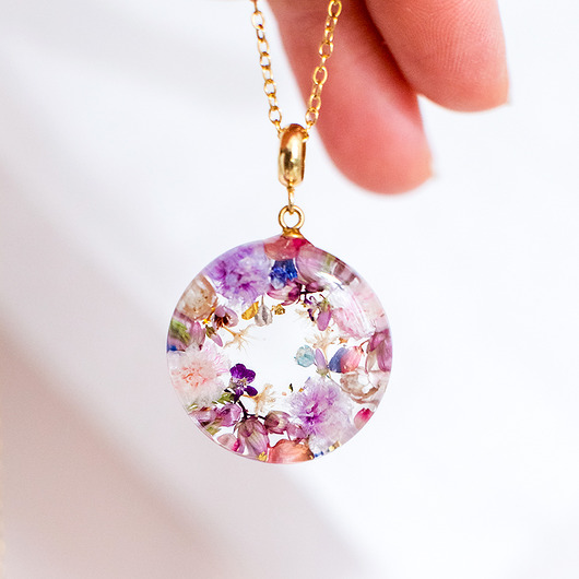 wisiory Wisiorek z kompozycją kwiatową