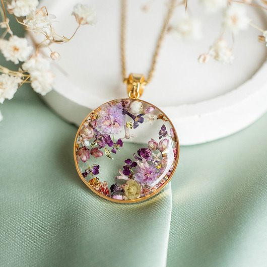 wisiory Wisiorek z kompozycją kwiatową