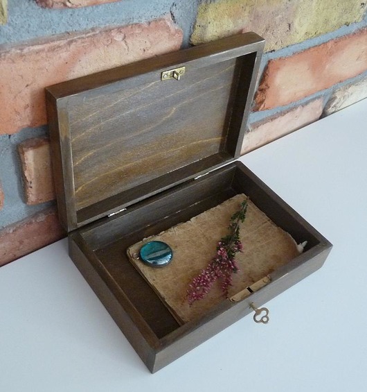 pojemniki na biżuterię Drewniane pudełko zamykane na klucz, szkatułka