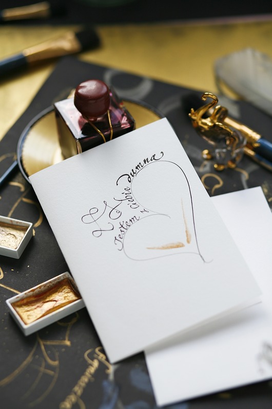 kartki scrapbooking Kartka artystyczna kaligrafowana ręcznie atramentem Jestem z Ciebie dumna