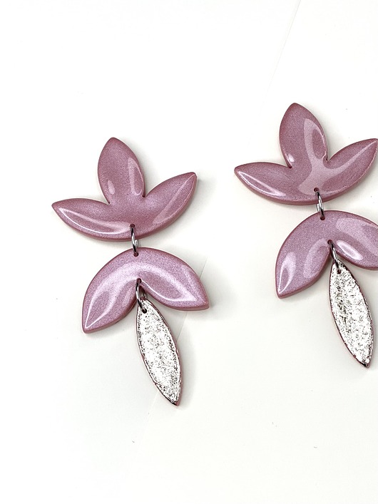 kolczyki z masy plastycznej Wiszące kolczyki FIESTA blady róż