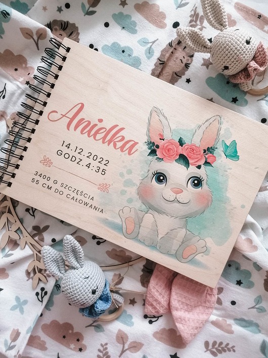 kartki scrapbooking KRÓLICZEK ALBUM na zdjecia z metryczką urodzenia, pamiątka narodzin