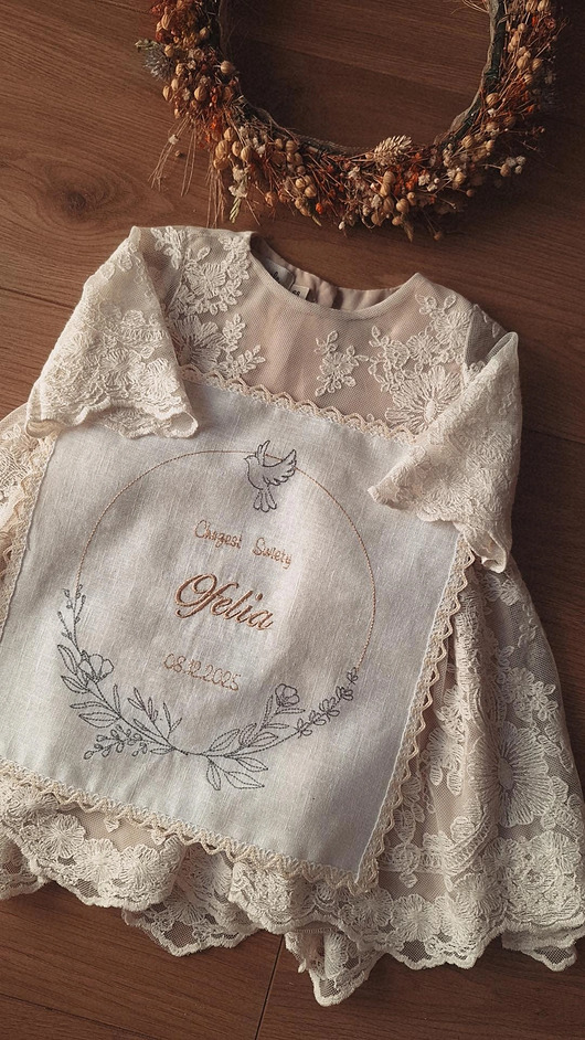 szatki, ubranie na chrzest Haftowana szatka do chrztu