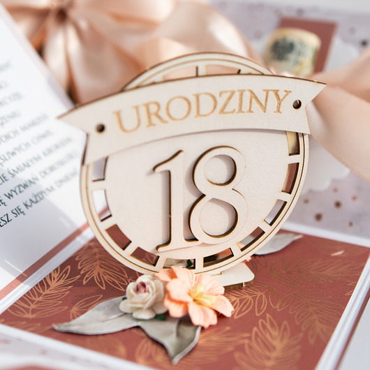 kartki scrapbooking 18 urodziny, exploding box, kartka 3d osiemnastka