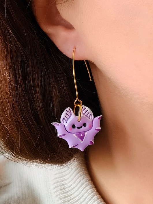 kolczyki z masy plastycznej Kolczyki wiszące z nietoperzem, urocza biżuteria, prezent dla zwierzoluba