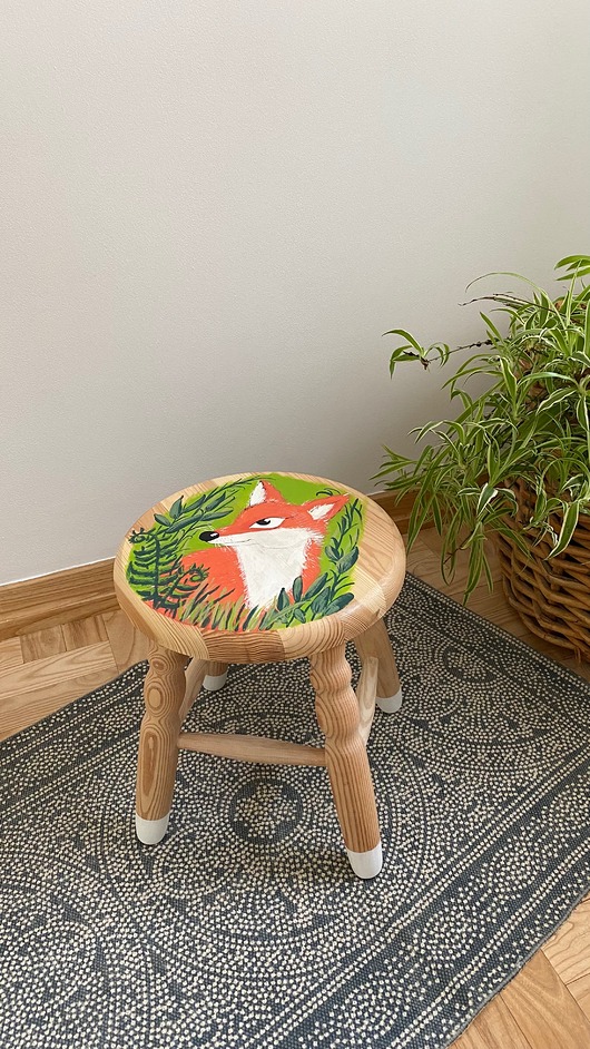 meble do pokoju dziecka Ręcznie malowany stołeczek dla dzieci - niepowtarzalna pamiątka na lata
