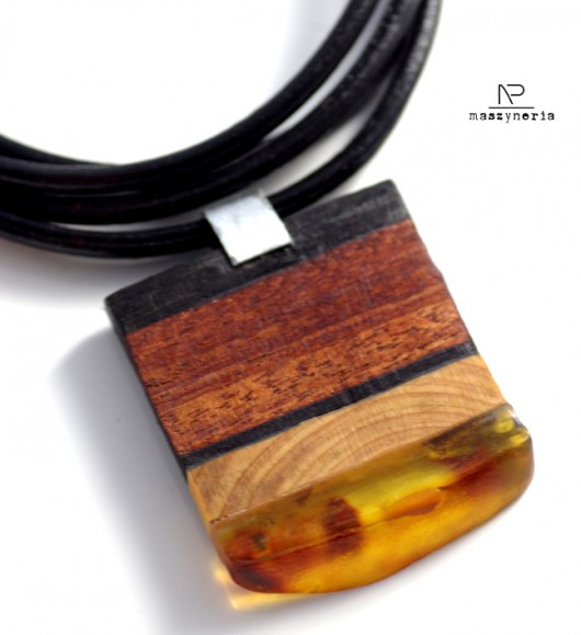 Wood&Amber Wisior Dąb Jotoba Sosna Maszyneria