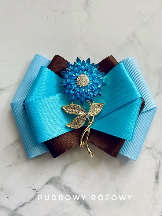 broszki Brosza z błękitnym  Kwiatem z kryształków   Nowość