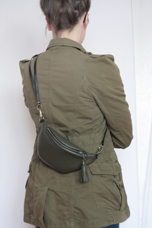 Khaki - skórzana nerka na paseczku anacomito