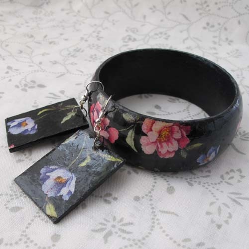 Flowers/black Iwona Rutkowska