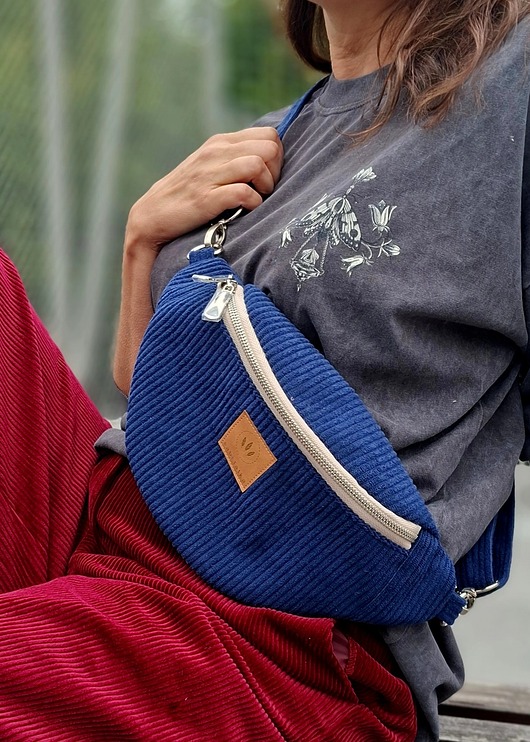 saszetka nerka Sztruksowa nerka damska basic Granatowa