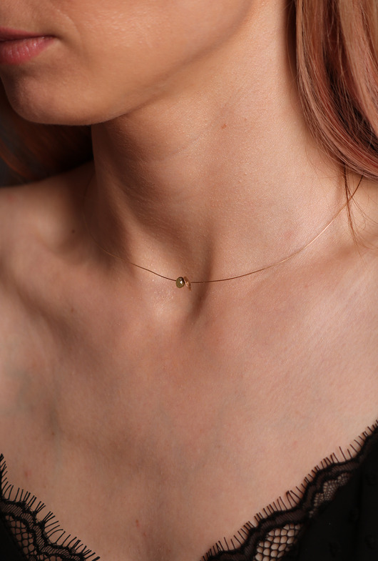 złote naszyjniki No #21 Złota żyłka ze złotą monetką i kwarcem w kolorze zielonym