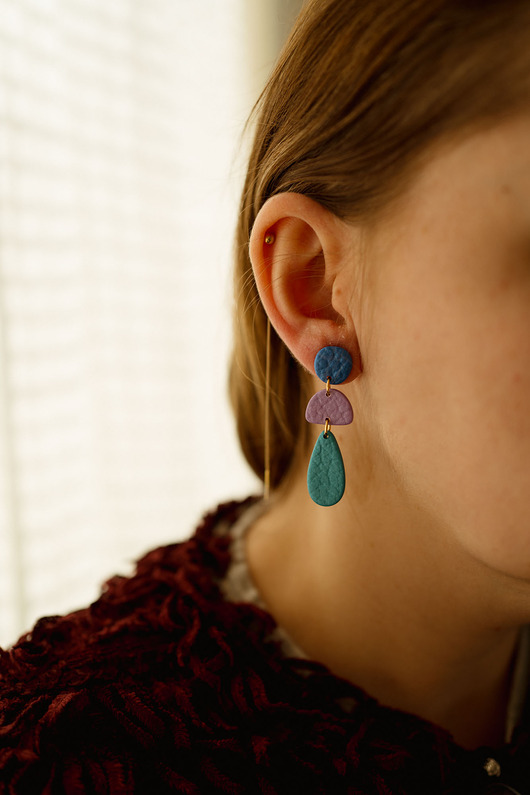 kolczyki z masy plastycznej Wiszące kolczyki  łańcuszki z fakturą