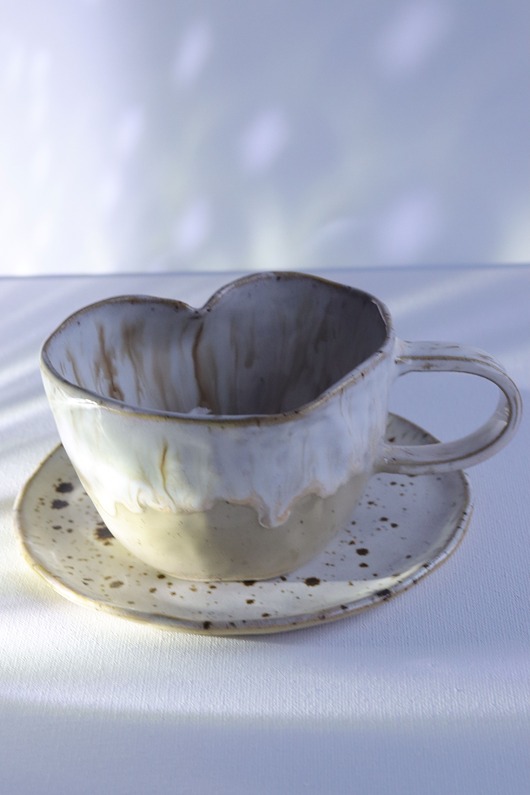 kubki Kubek Ceramiczny w Kształcie Serca w kolorze CAPPUCCINO