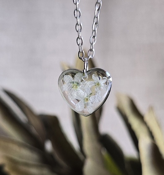 wisiory Unikatowe białe niezapominajki wisiorek zawieszka kwiaty serce serduszko