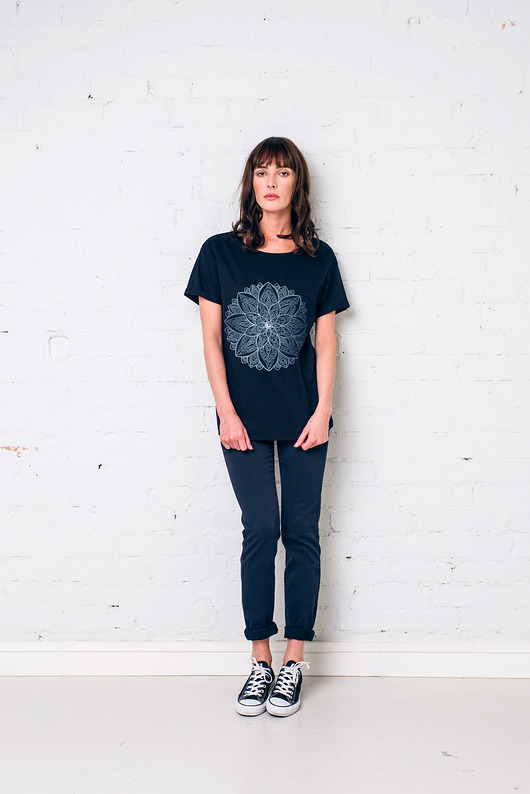 INDIA FLOWER Oversize T-shirt GAU great as You
