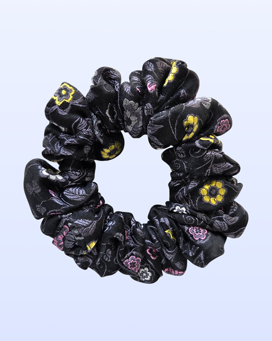 gumki do włosów Scrunchie MIDI czarna w kwiatuszki