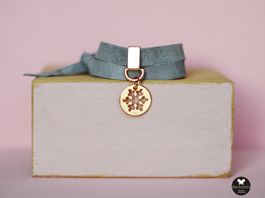 light grey snowflake colour gold suede barboleta