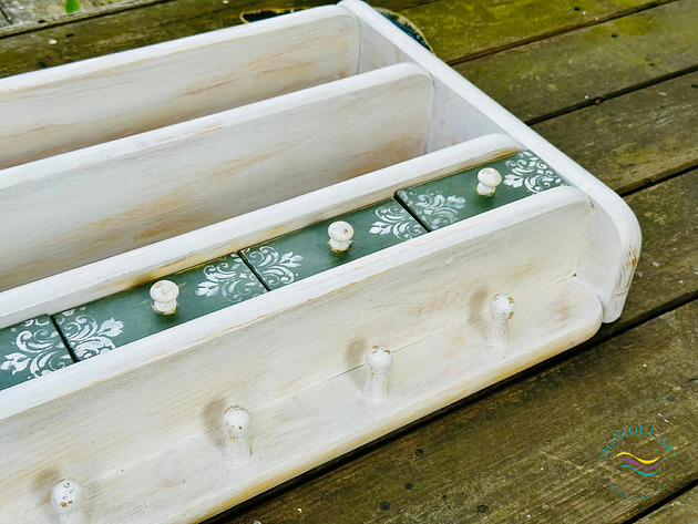 półki Drewniana półka z szufladkami i wieszakami, sielska