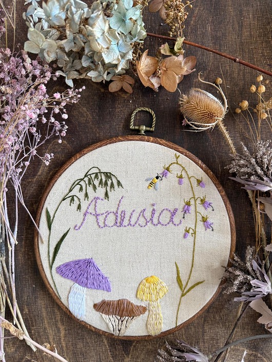 obrazy i plakaty do pokoju dziecięcego Ręcznie haftowany personalizowany obrazek z imieniem - motyw leśny