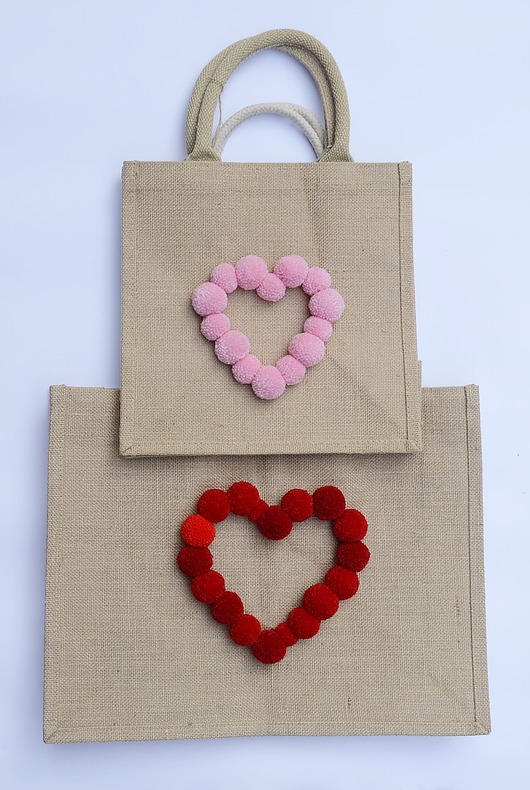 torby na ramię Torebka z juty, motyw serca z pompami.