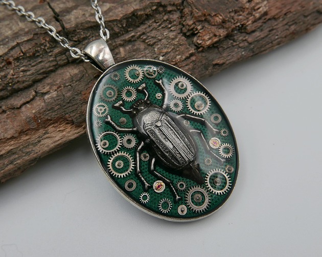 wisiory Naszyjnik Green Beetle 10