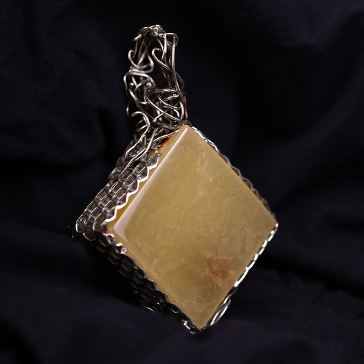 wisiory Wielki wisior z naturalnym bursztynem bałtyckim