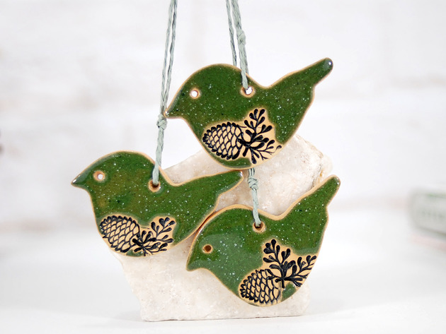 ozdoby wielkanocne Ceramiczne ptaszki leśne z szyszką