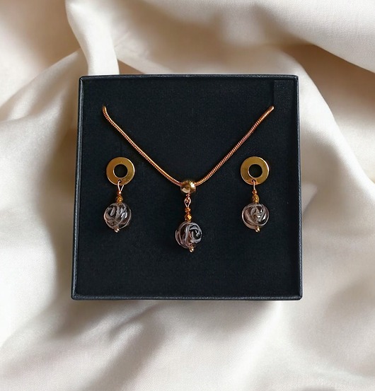 komplet biżuterii RAZEM TANIEJ! uroczy komplet: różyczki: rzeźbiony kwarc : wyjątkowy prezent