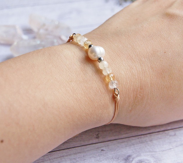 bransoletki z kamieni naturalnych Amulet - cytryn & perła - OBFITOŚĆ - na sznurku