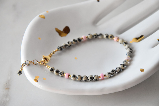 bransoletki z kamieni naturalnych Bransoletka z jaspisem i klasycznym zapięciem