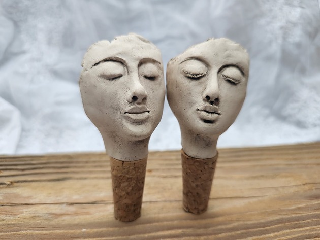 butelki wielorazowe Zestaw ceramicznych korków do wina Twarze handmade