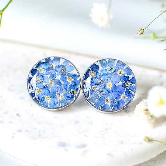 kolczyki z żywicy Kolczyki sztyfty z niezapominajkami