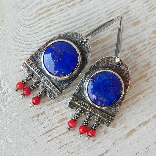 -koral i lapis lazuli - boho kolczyki- Emilia Woźniak