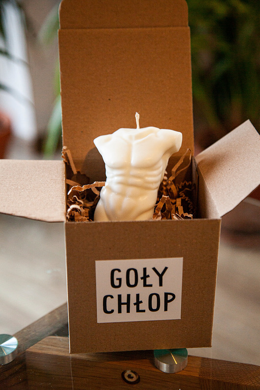 świeczniki i świece Goły chłop  - ręcznie robiona świeca sojowa