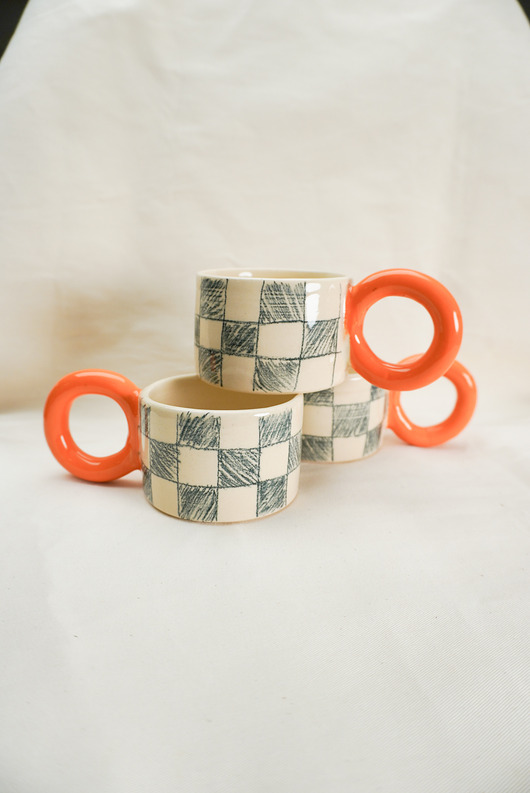 kubki i filiżanki Kubek ceramiczny w kratkę