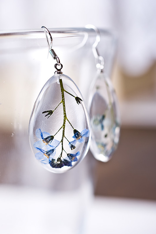 Kolczyki z niezapominajkami w żywicy So Jewelry