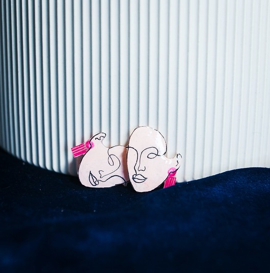 kolczyki - inne Sztyfty magenta faces