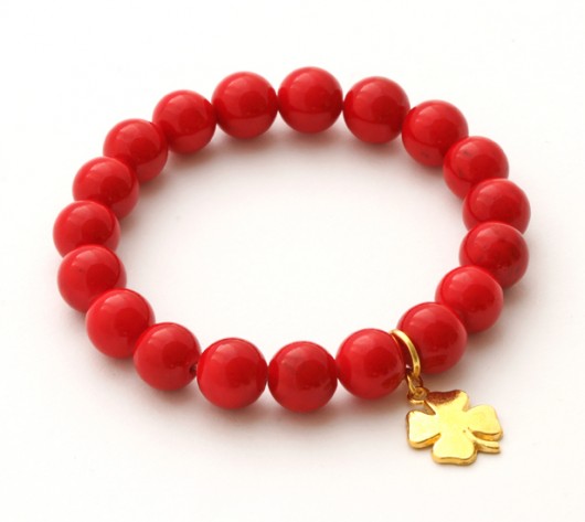 Red jade with clover pendant. Lavoga