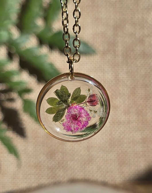 wisiory Złoty wisiorek złota zawieszka suszone kwiaty