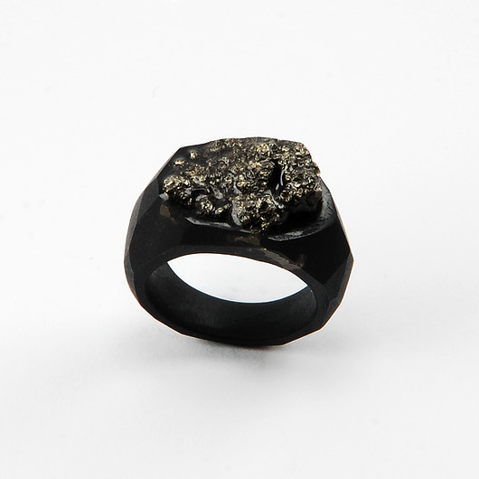 pierścionek z żywicy Pierścionek z pirytem