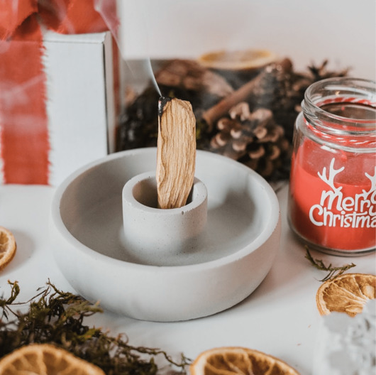 Podstawki pod kadzidełka Świąteczny zestaw Palo Santo z drewienkiem 25g